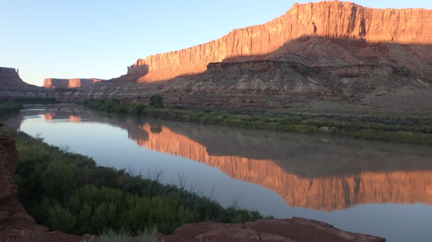 Sunrise reflections on the Green River